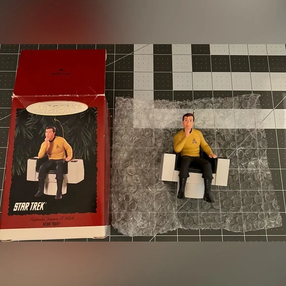 Hallmark Star Trek Captain James T Kirk Ornament - Picture 3 of 3
